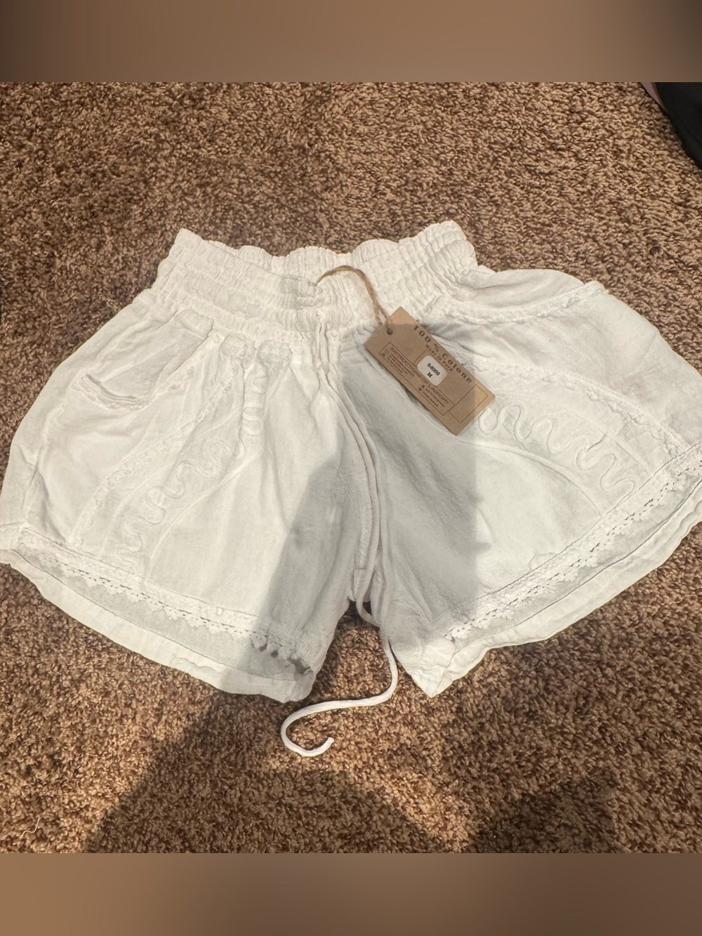Blanco White Elastic Waist Shorts